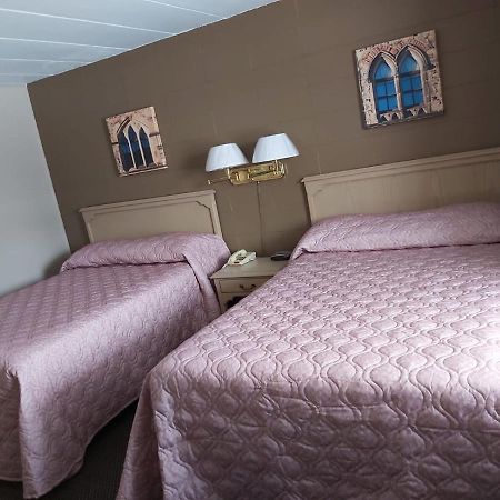 Arnprior Motor Inn Екстер'єр фото
