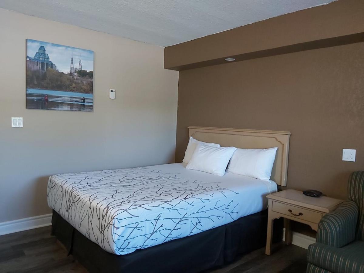 Arnprior Motor Inn Екстер'єр фото