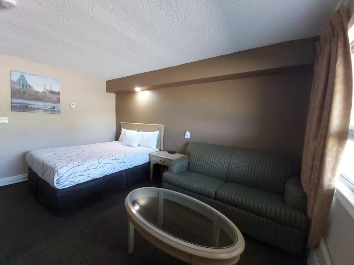 Arnprior Motor Inn Екстер'єр фото