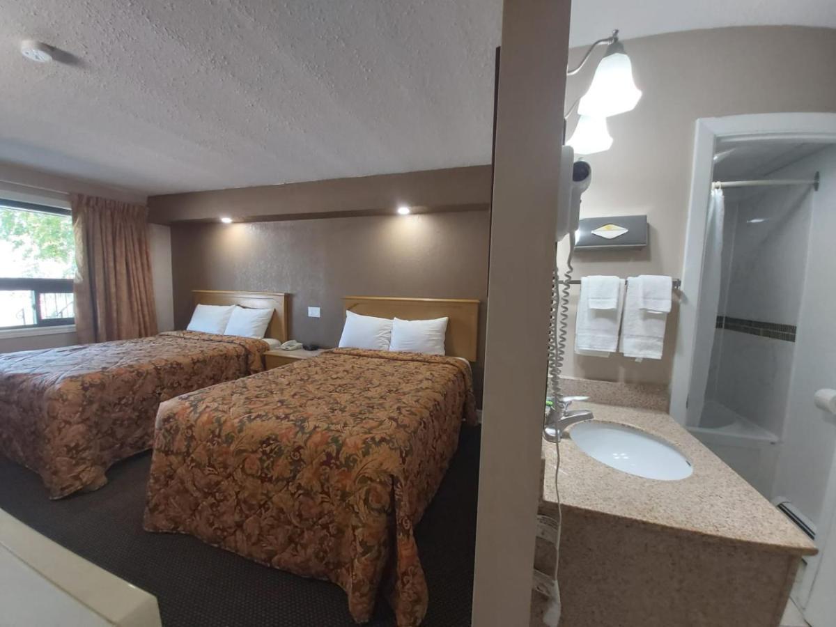 Arnprior Motor Inn Екстер'єр фото