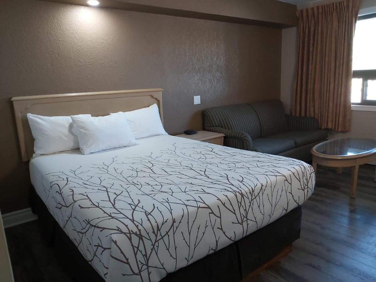 Arnprior Motor Inn Екстер'єр фото