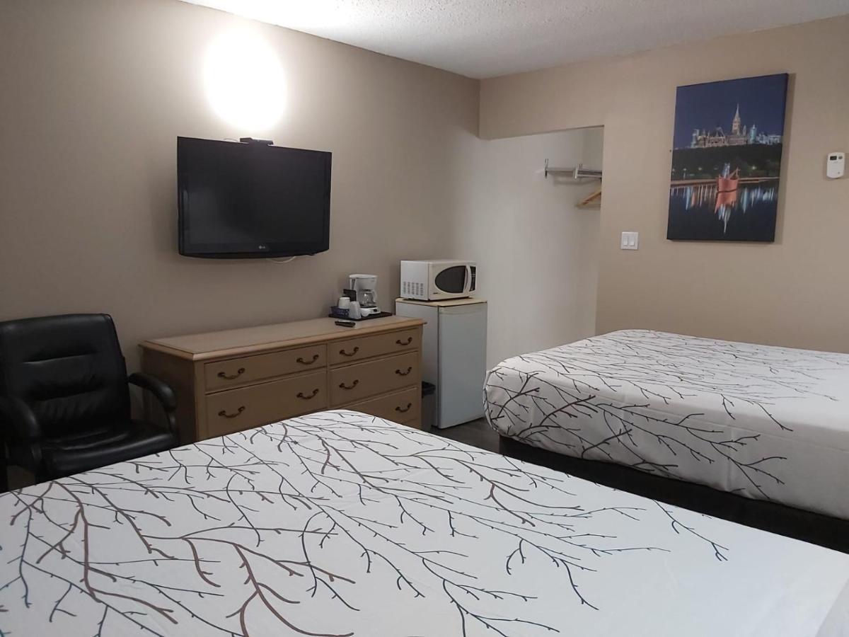 Arnprior Motor Inn Екстер'єр фото