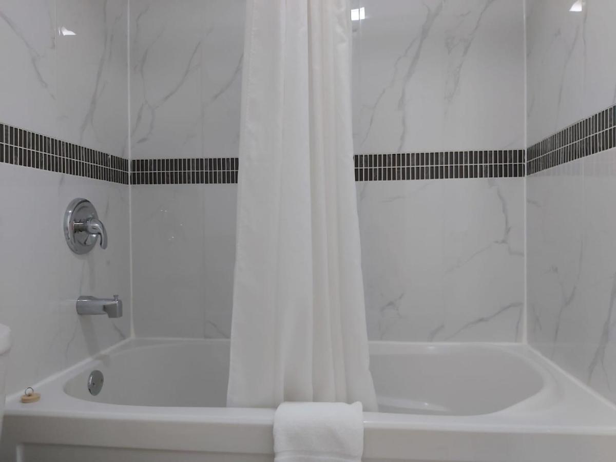 Arnprior Motor Inn Екстер'єр фото