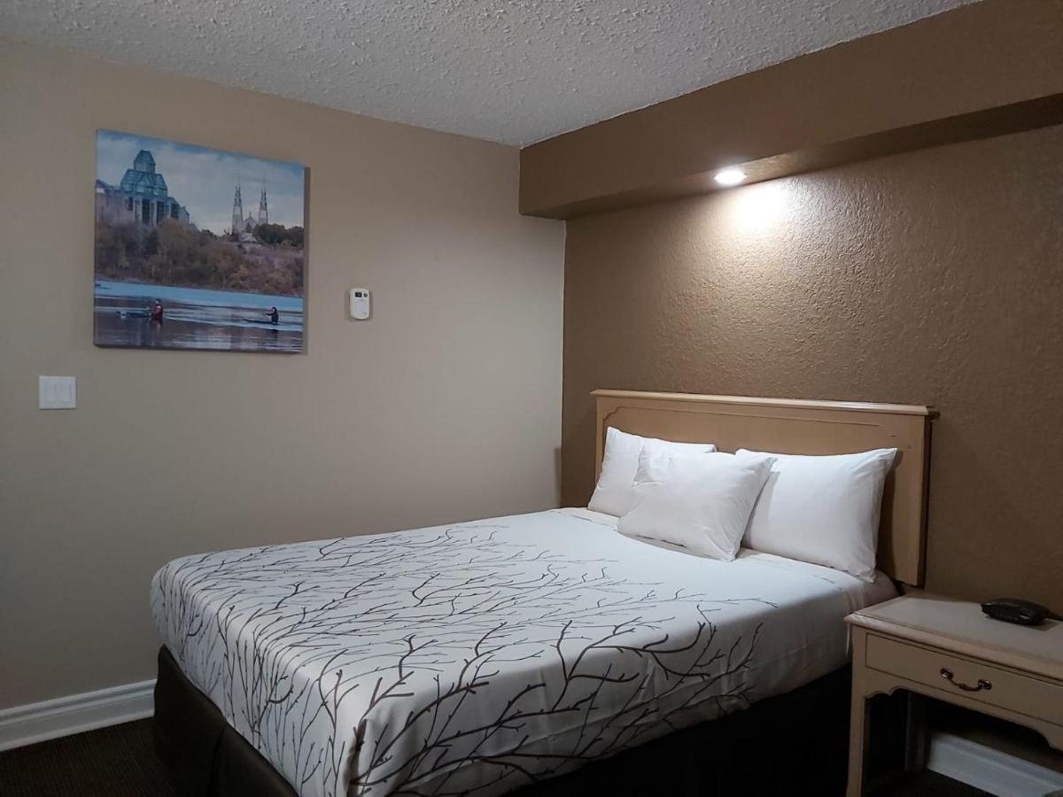 Arnprior Motor Inn Екстер'єр фото