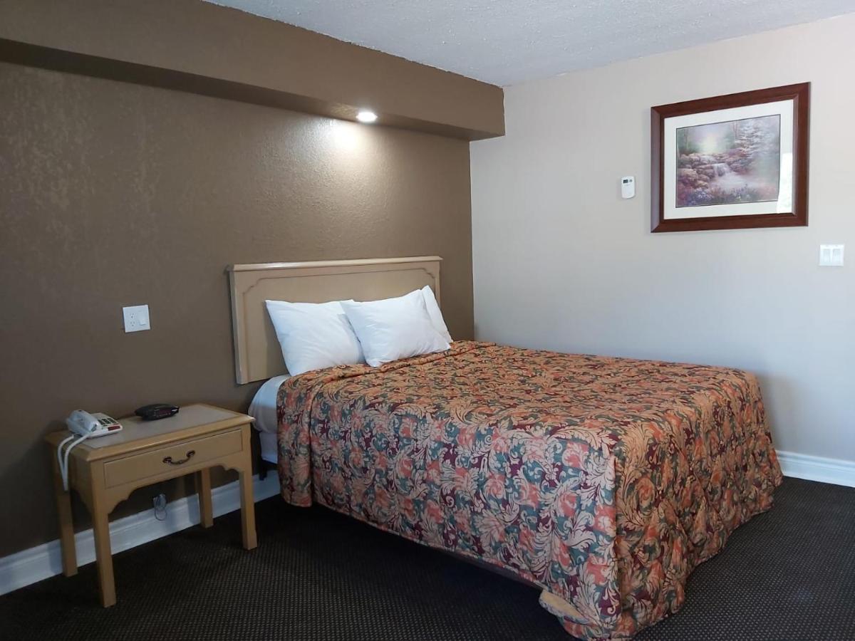 Arnprior Motor Inn Екстер'єр фото