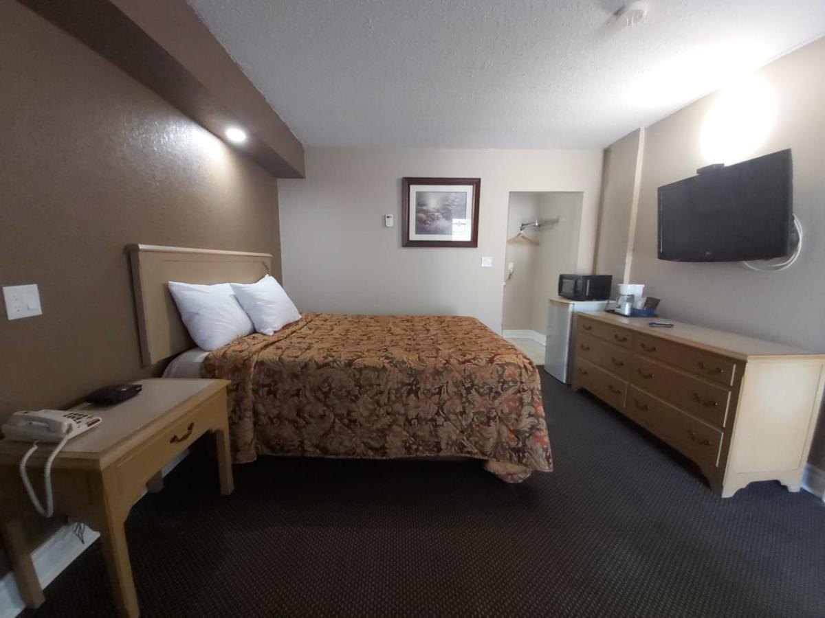 Arnprior Motor Inn Екстер'єр фото
