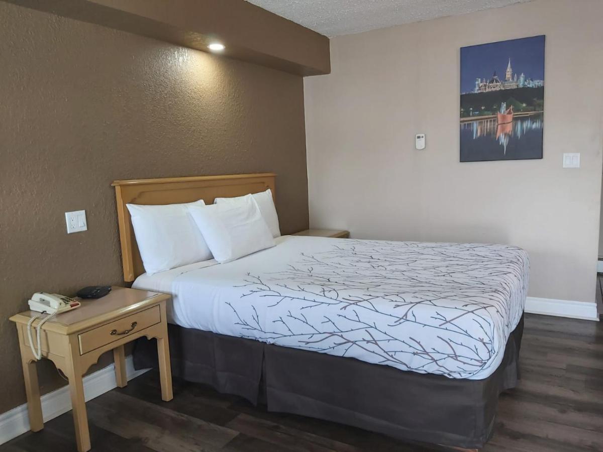 Arnprior Motor Inn Екстер'єр фото