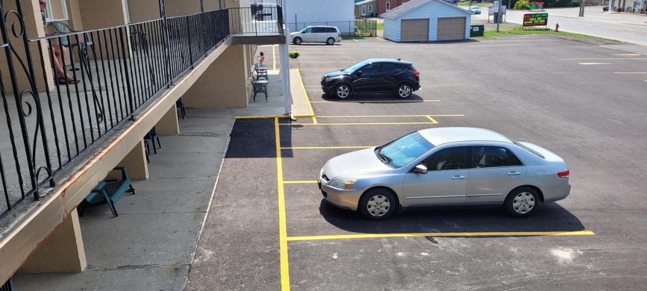 Arnprior Motor Inn Екстер'єр фото
