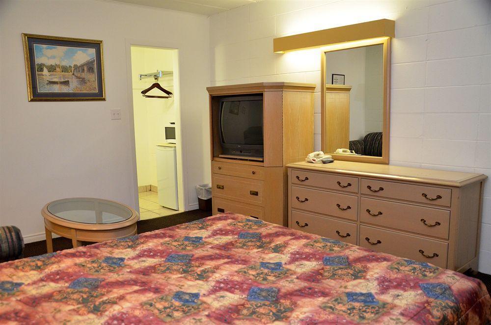 Arnprior Motor Inn Екстер'єр фото