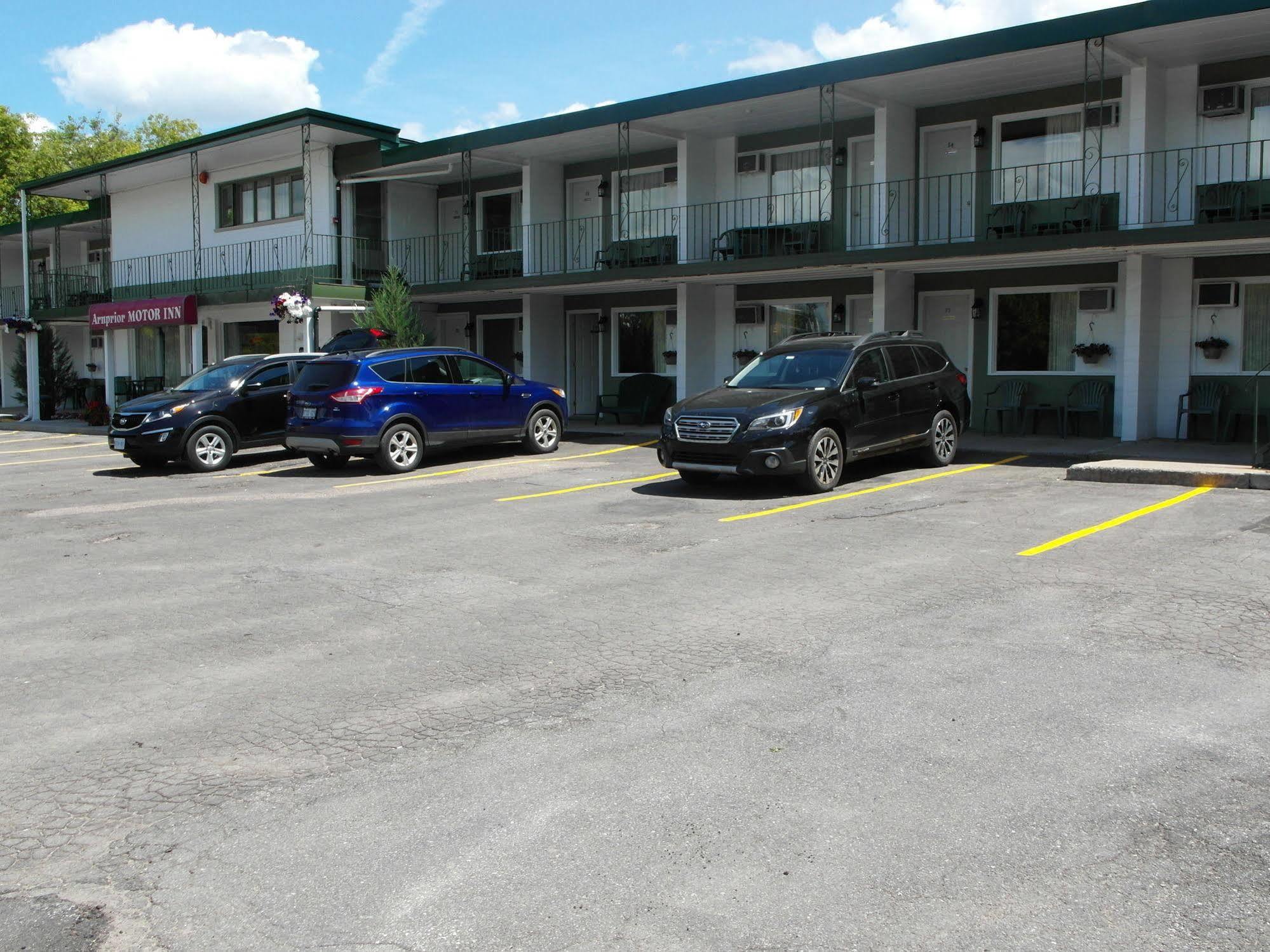 Arnprior Motor Inn Екстер'єр фото
